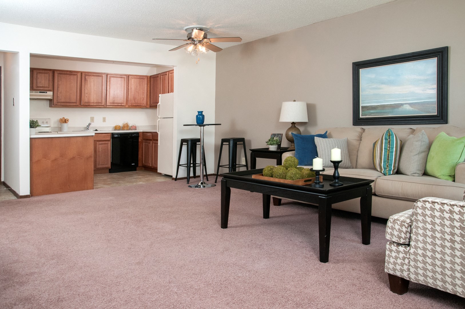 Apartments in Roseville, MN Hillsborough Apartments